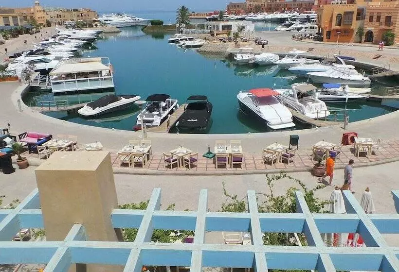 سوییت, Captains Inn