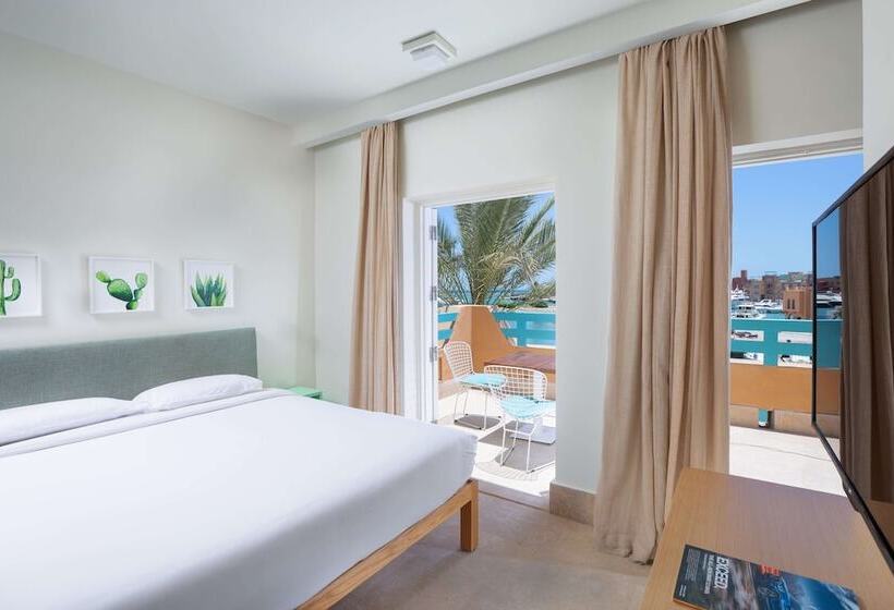 سوییت, Captains Inn