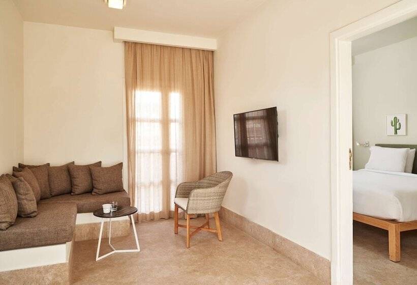 سوییت, Captains Inn