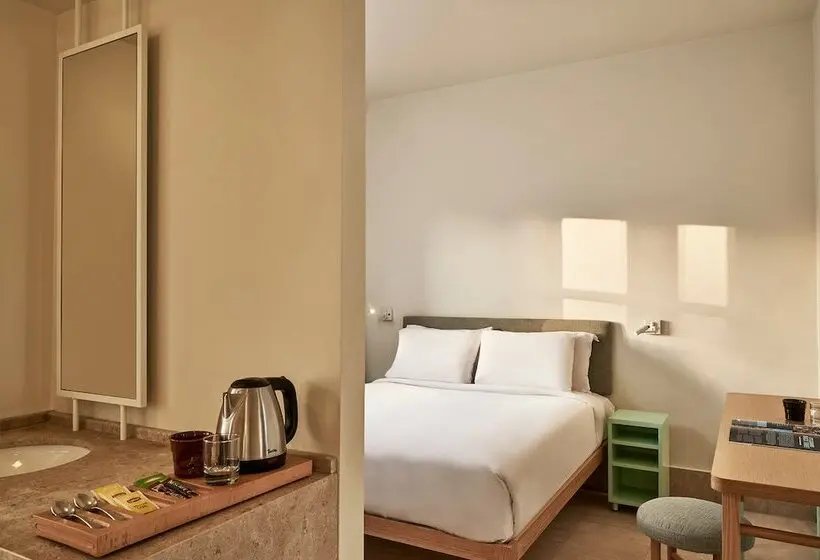 اتاق استاندارد, Captains Inn