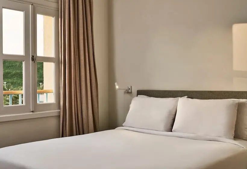 اتاق استاندارد, Captains Inn