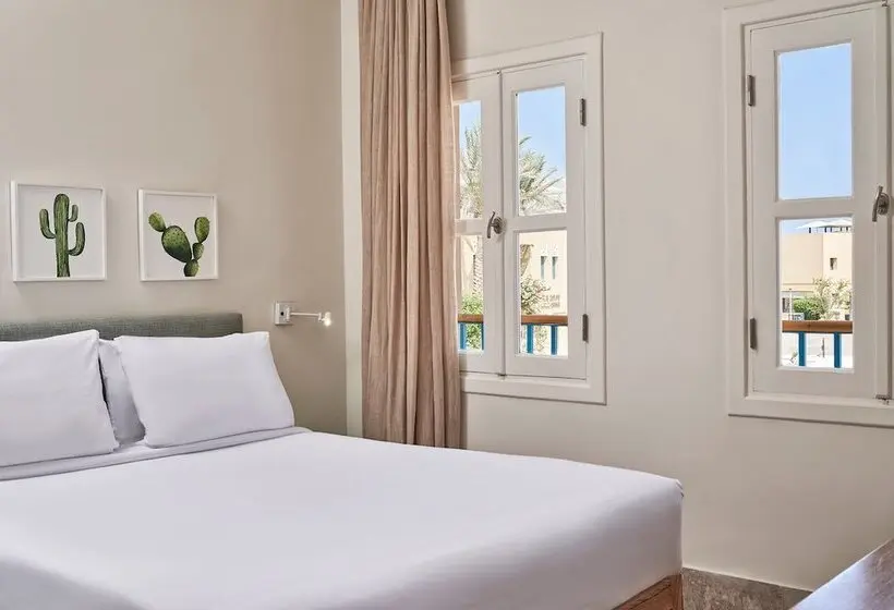 سوییت جونیور, Captains Inn