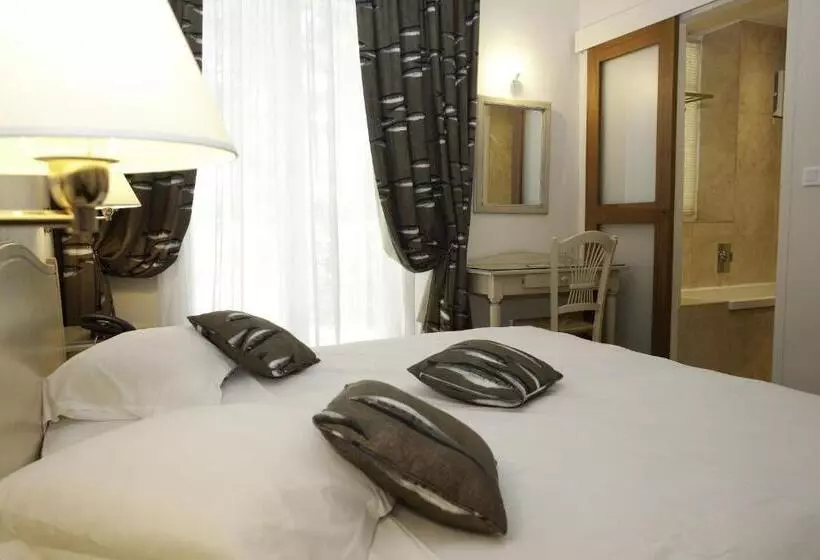 Classic Room Queen Bed, Grand Hotel Des Lecques; Bw Signature Collection