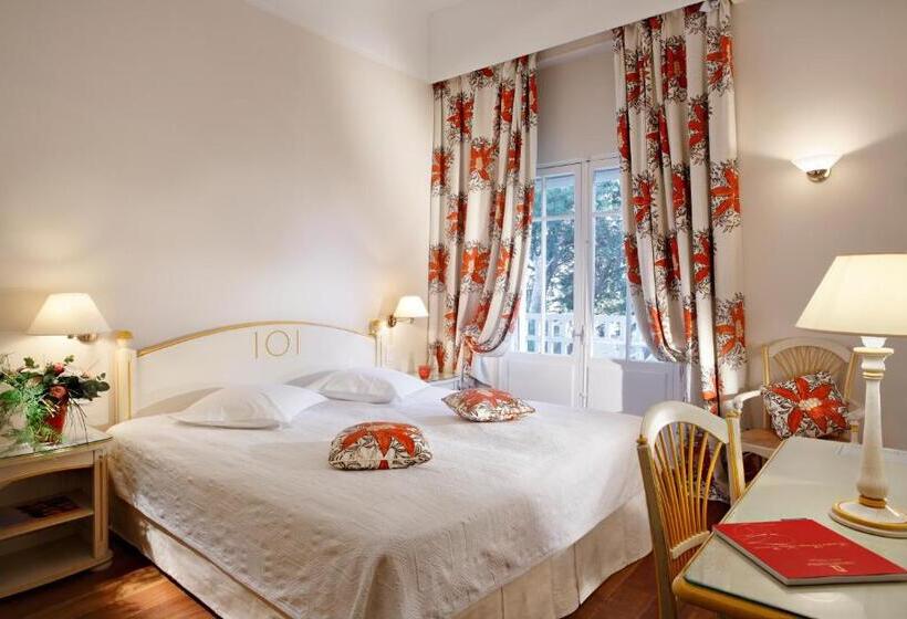 Номер Комфорт, Grand Hotel Des Lecques; Bw Signature Collection