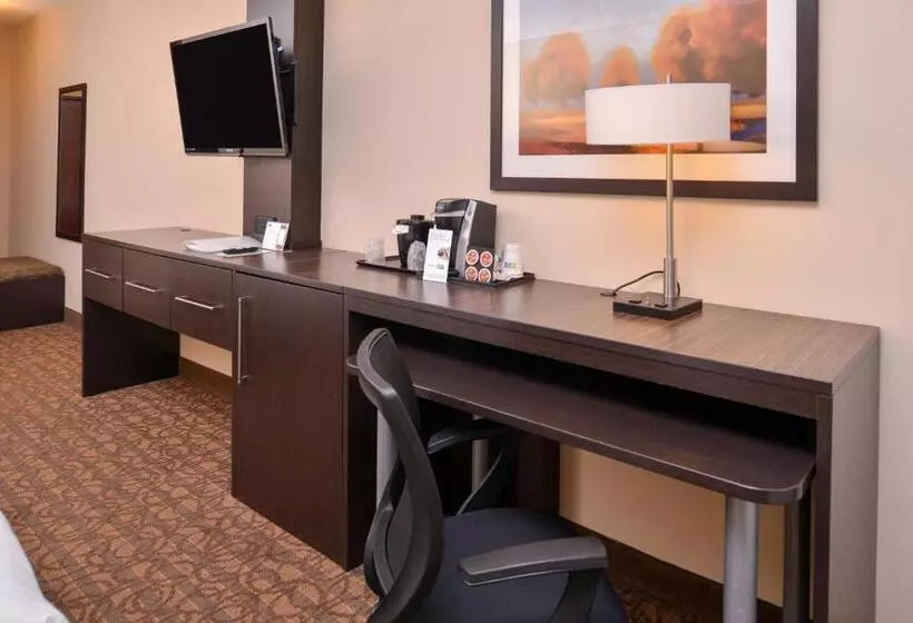 キングサイズベッドのスイートルーム, Holiday Inn Express & Suites Topeka West I 70 Wanamaker, An Ihg