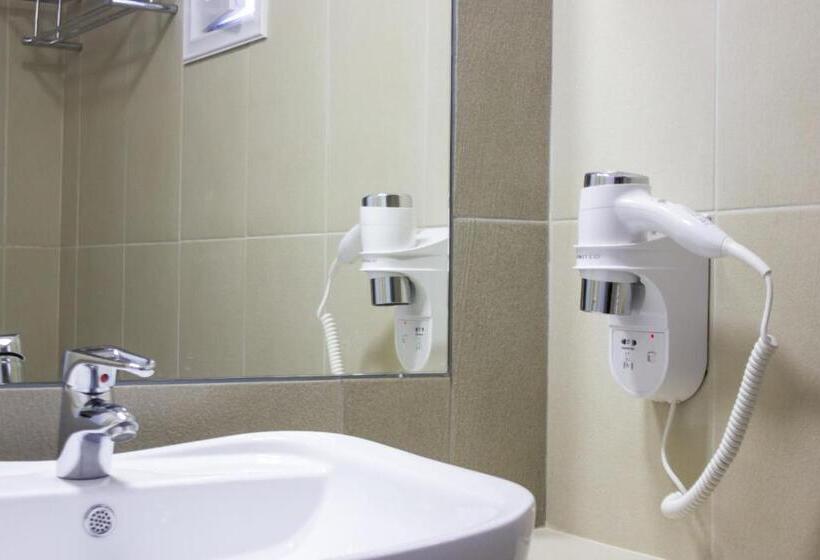 غرفة قياسية ثلاثية, Naxos Holidays