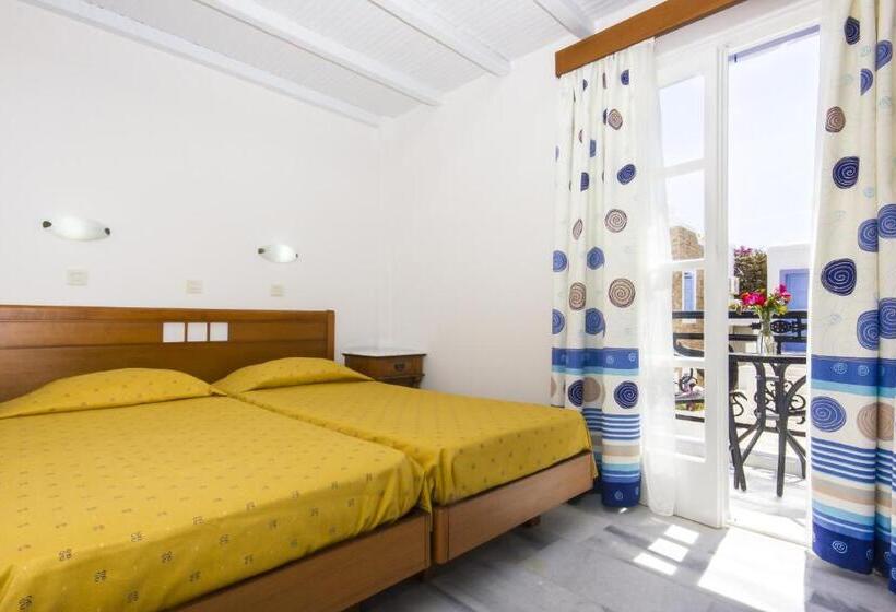 غرفة قياسية ثلاثية, Naxos Holidays