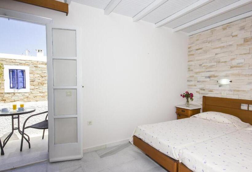 غرفة قياسية رباعية, Naxos Holidays