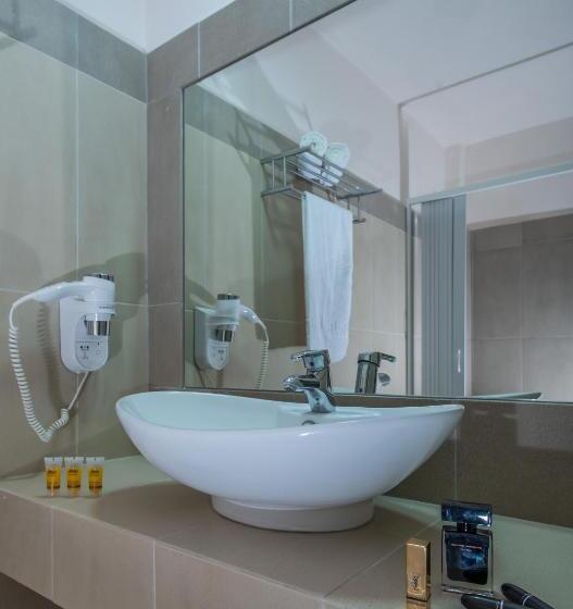 غرفة قياسية رباعية, Naxos Holidays