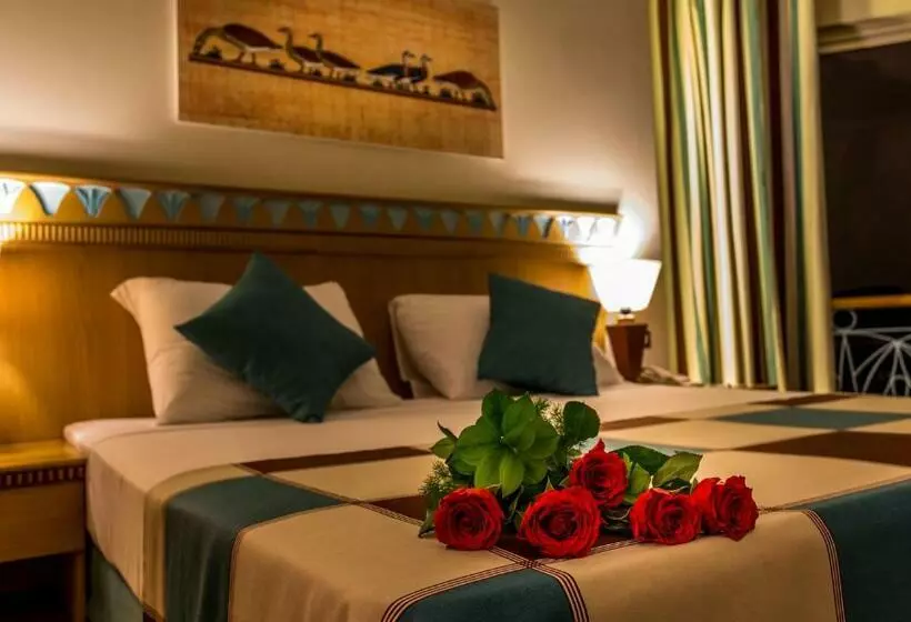اتاق استاندارد سه تخته با چشمانداز استخر, Seagull Beach Resort Families And Couples Only