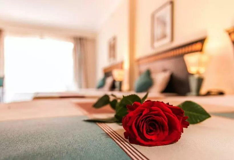 اتاق استاندارد سه تخته با چشمانداز استخر, Seagull Beach Resort Families And Couples Only