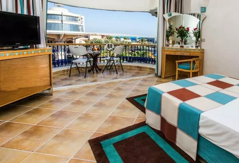 اتاق استاندارد سه تخته با چشمانداز استخر, Seagull Beach Resort Families And Couples Only