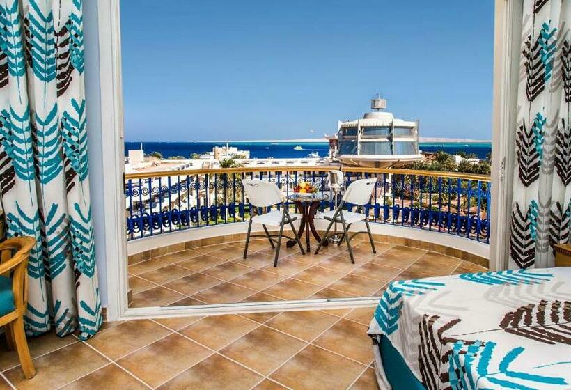 プールの見えるスタンダードトリプルルーム, Seagull Beach Resort  Families And Couples Only