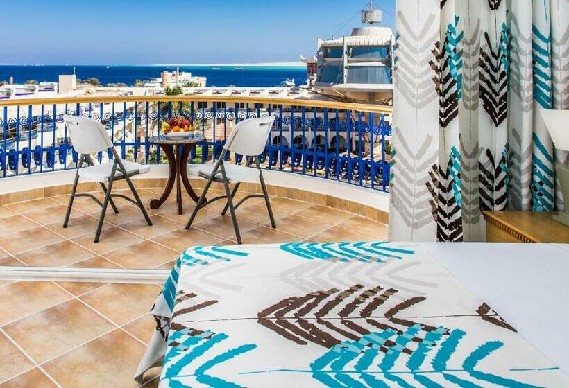 プールの見えるスタンダードトリプルルーム, Seagull Beach Resort  Families And Couples Only