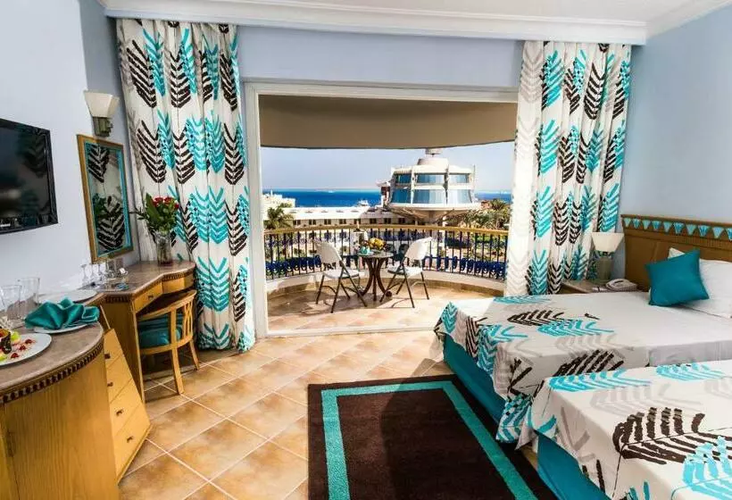 اتاق استاندارد سه تخته با چشمانداز استخر, Seagull Beach Resort Families And Couples Only