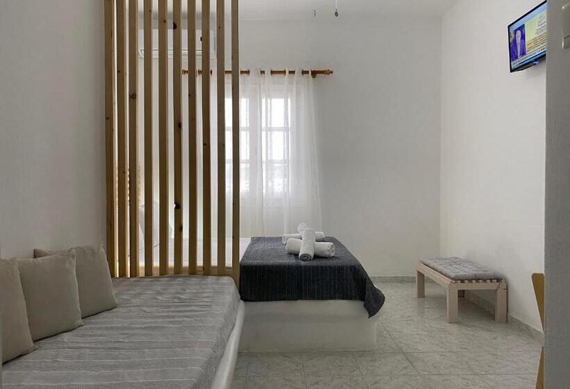 标准三人间, Serene Hill