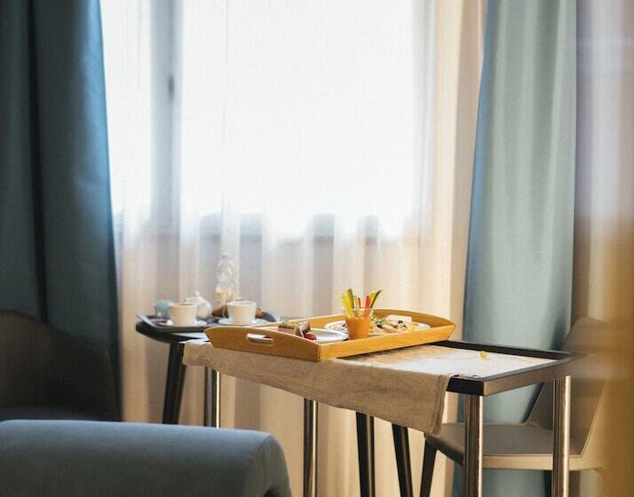 Семейный Номер, Motel Prestige