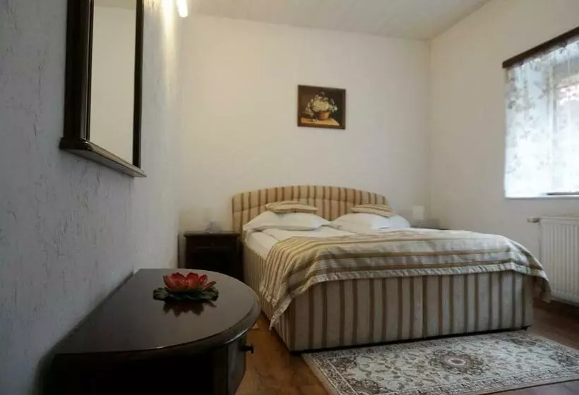 اتاق استاندارد, Claudiu