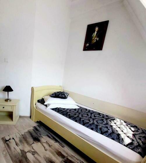 Номер Стандарт Индивидуальный, Claudiu