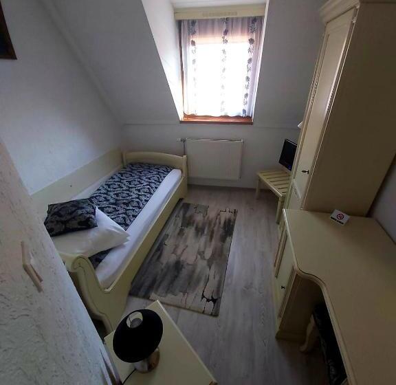 Номер Стандарт Индивидуальный, Claudiu