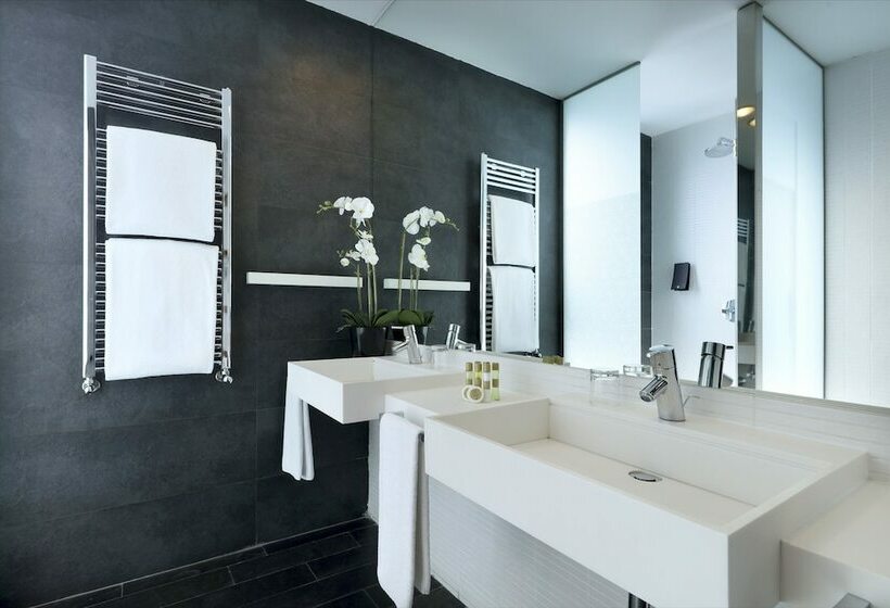 סוויטת ג'וניור, Eurostars Madrid Congress