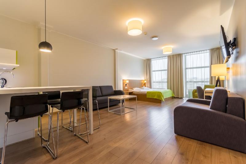 اتاق خانوادگی, Go Hotel Shnelli