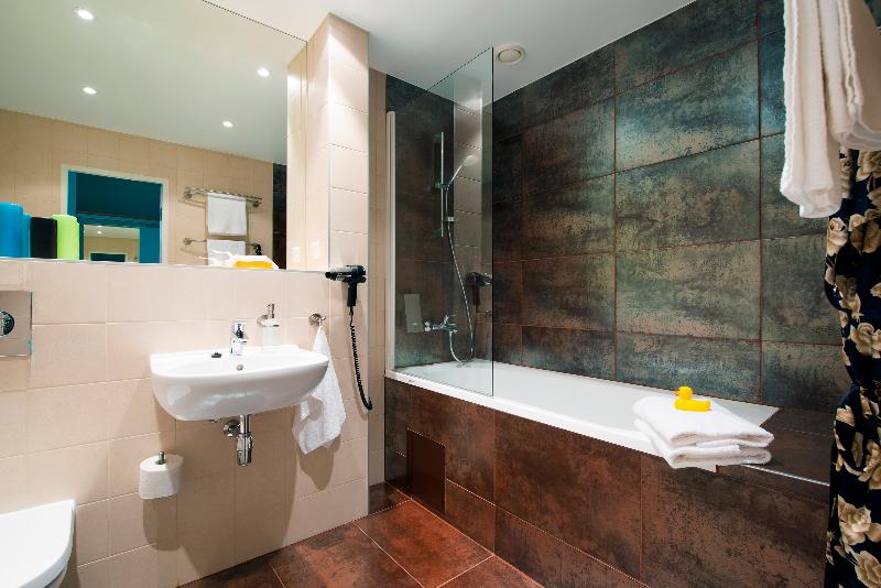 اتاق خانوادگی, Go Hotel Shnelli