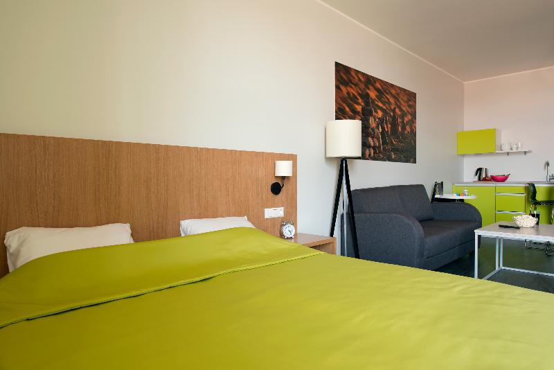 اتاق خانوادگی, Go Hotel Shnelli