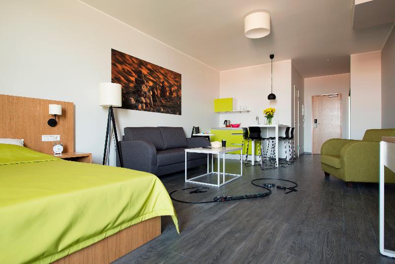 اتاق خانوادگی, Go Hotel Shnelli