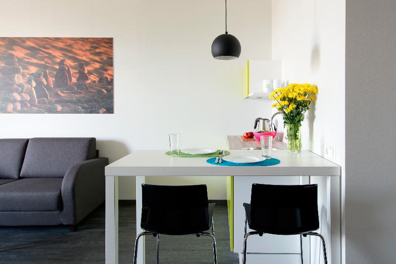 اتاق خانوادگی, Go Hotel Shnelli