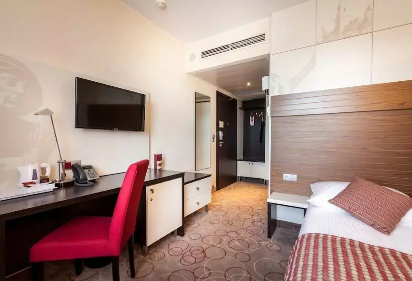 اتاق استاندارد یک نفره, Qubus Hotel Kraków