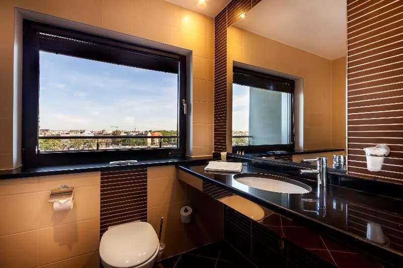 سوییت جونیور, Qubus Hotel Kraków