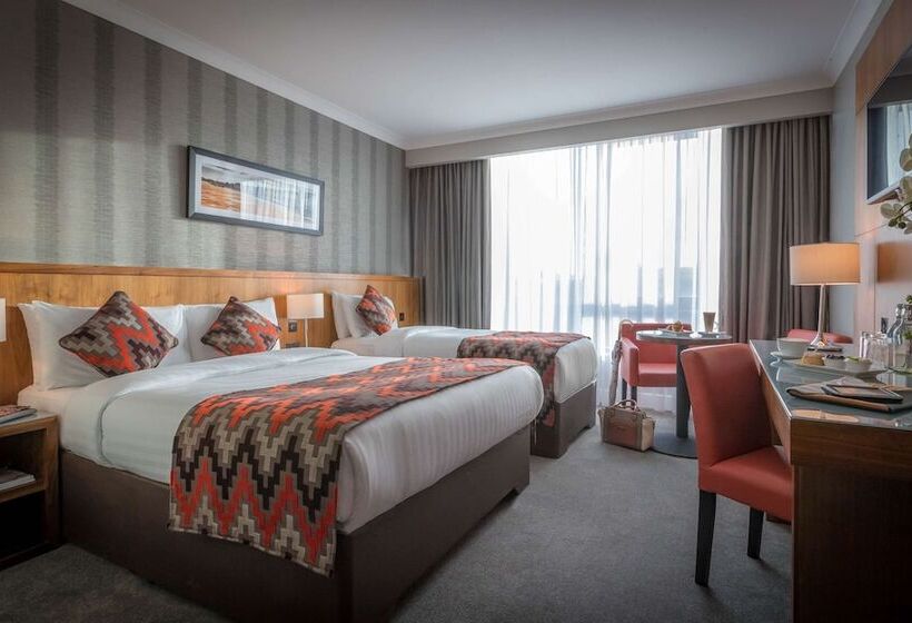 اتاق خانوادگی, The Fitzwilton