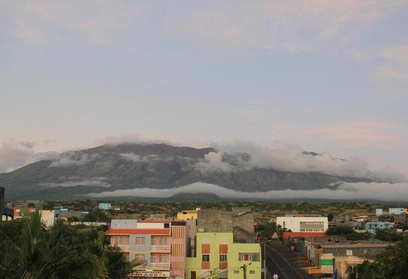 اتاق لوکس با چشم‌انداز دریا, Xaguate