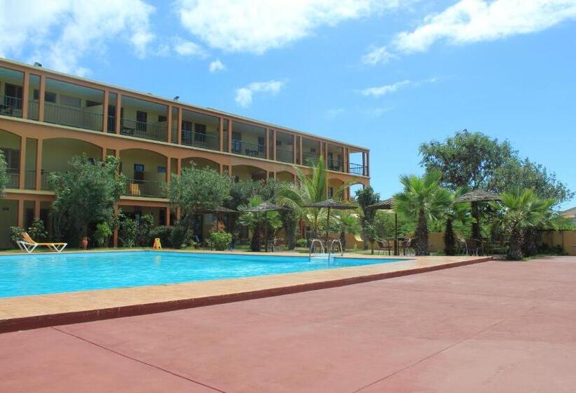 اتاق لوکس با چشم‌انداز دریا, Xaguate