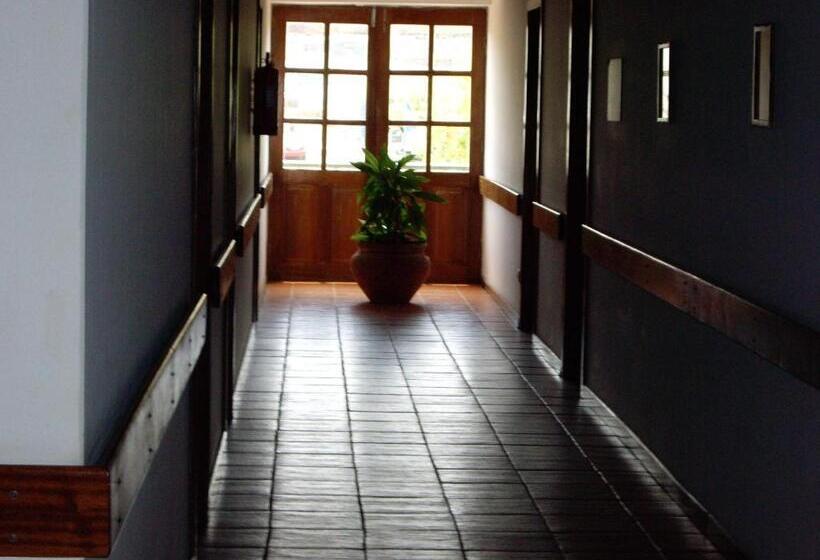 اتاق لوکس با چشم‌انداز دریا, Xaguate