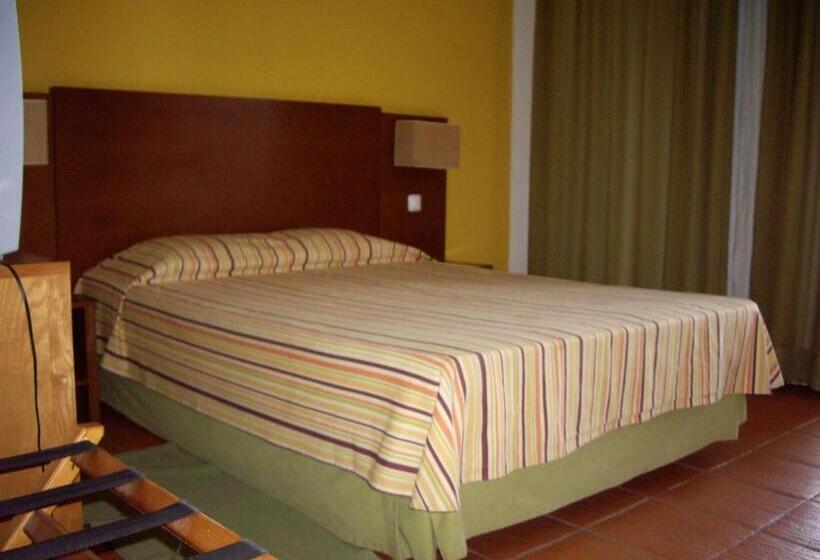 اتاق لوکس با چشم‌انداز دریا, Xaguate