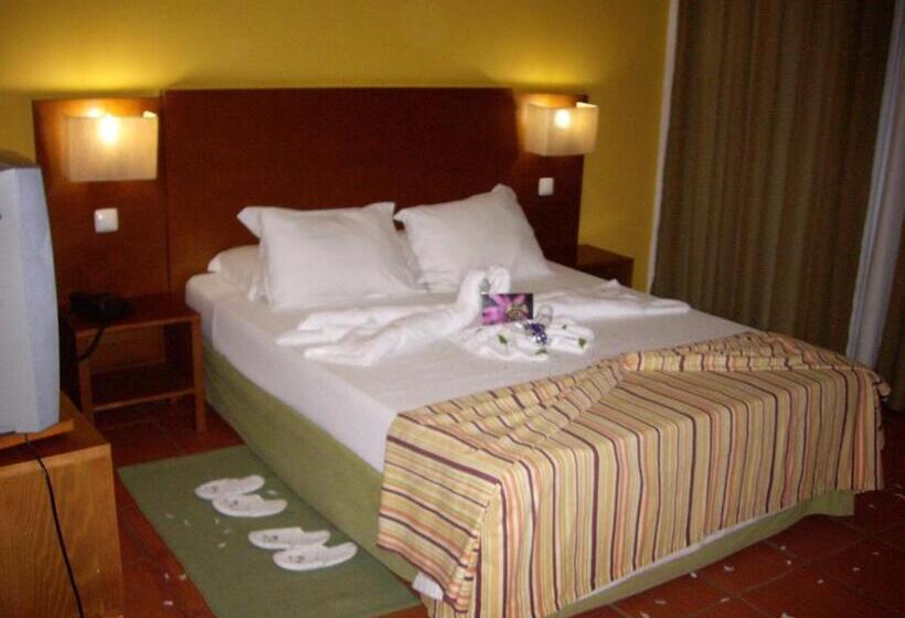 اتاق لوکس با چشم‌انداز دریا, Xaguate