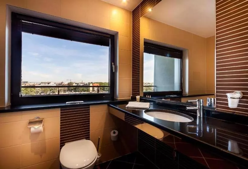 سوییت جونیور, Qubus Hotel Kraków