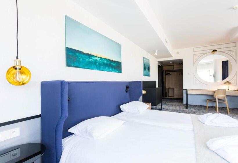 Полулюкс, Qubus Hotel Kraków