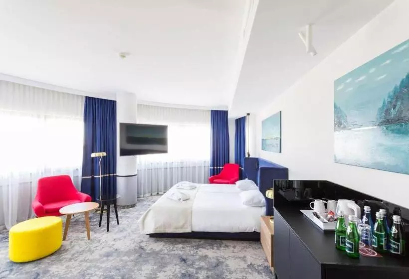 سوییت جونیور, Qubus Hotel Kraków