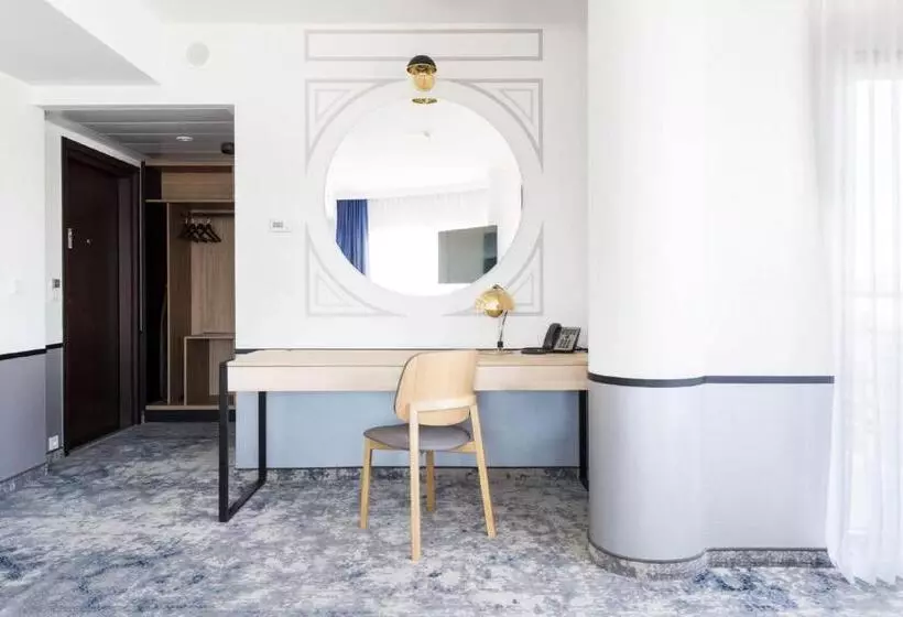 سوییت جونیور, Qubus Hotel Kraków