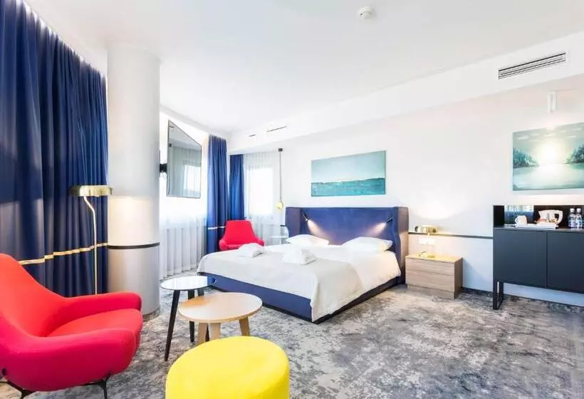 سوییت جونیور, Qubus Hotel Kraków