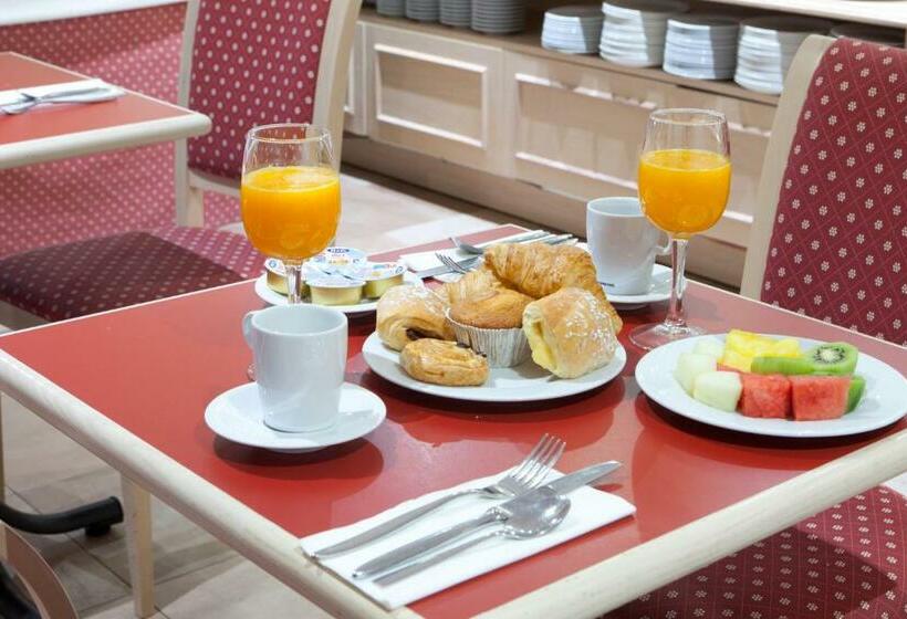 اتاق استاندارد سه نفره, Luze Castellana