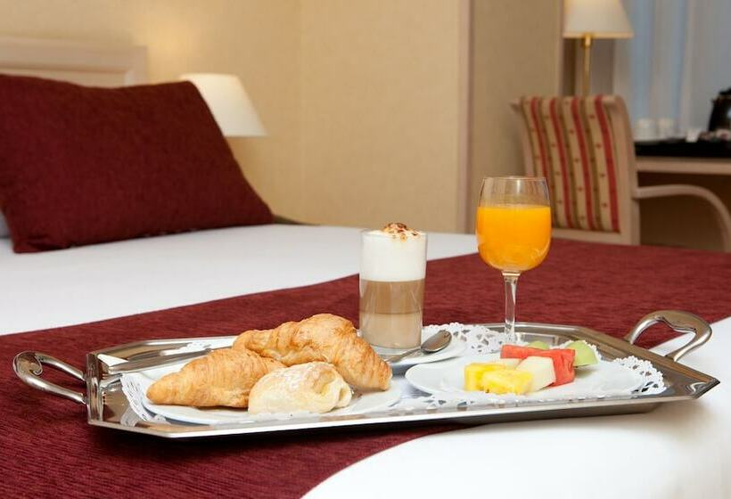 اتاق استاندارد سه نفره, Luze Castellana