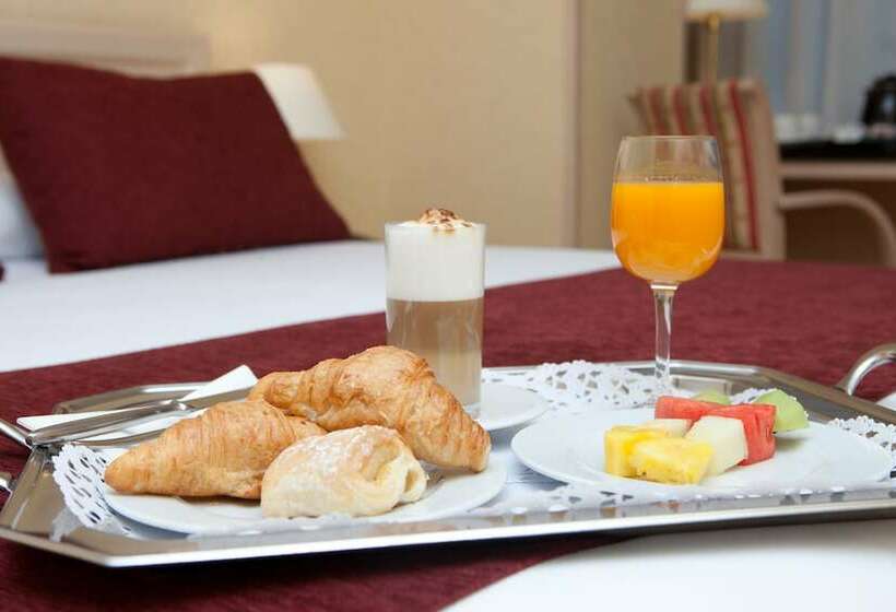 اتاق استاندارد سه نفره, Luze Castellana