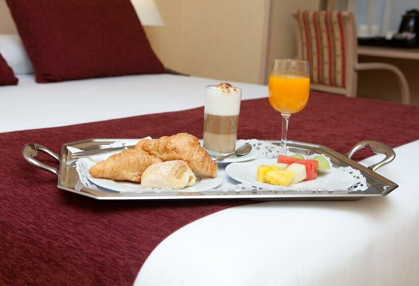 اتاق استاندارد سه نفره, Luze Castellana