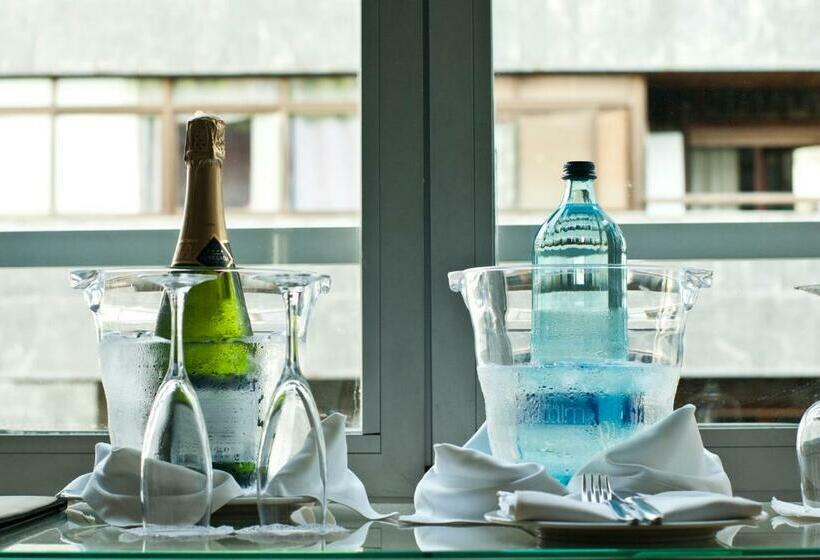 اتاق اجرایی, Luze Castellana