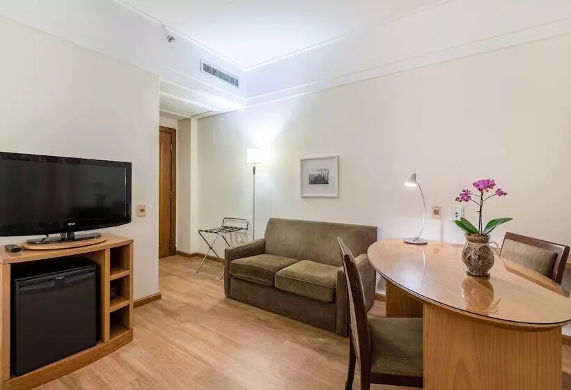 Quarto Deluxe, Cassino Tower Campinas Cambui