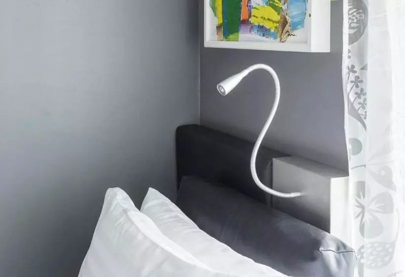 Single Deluxe Room